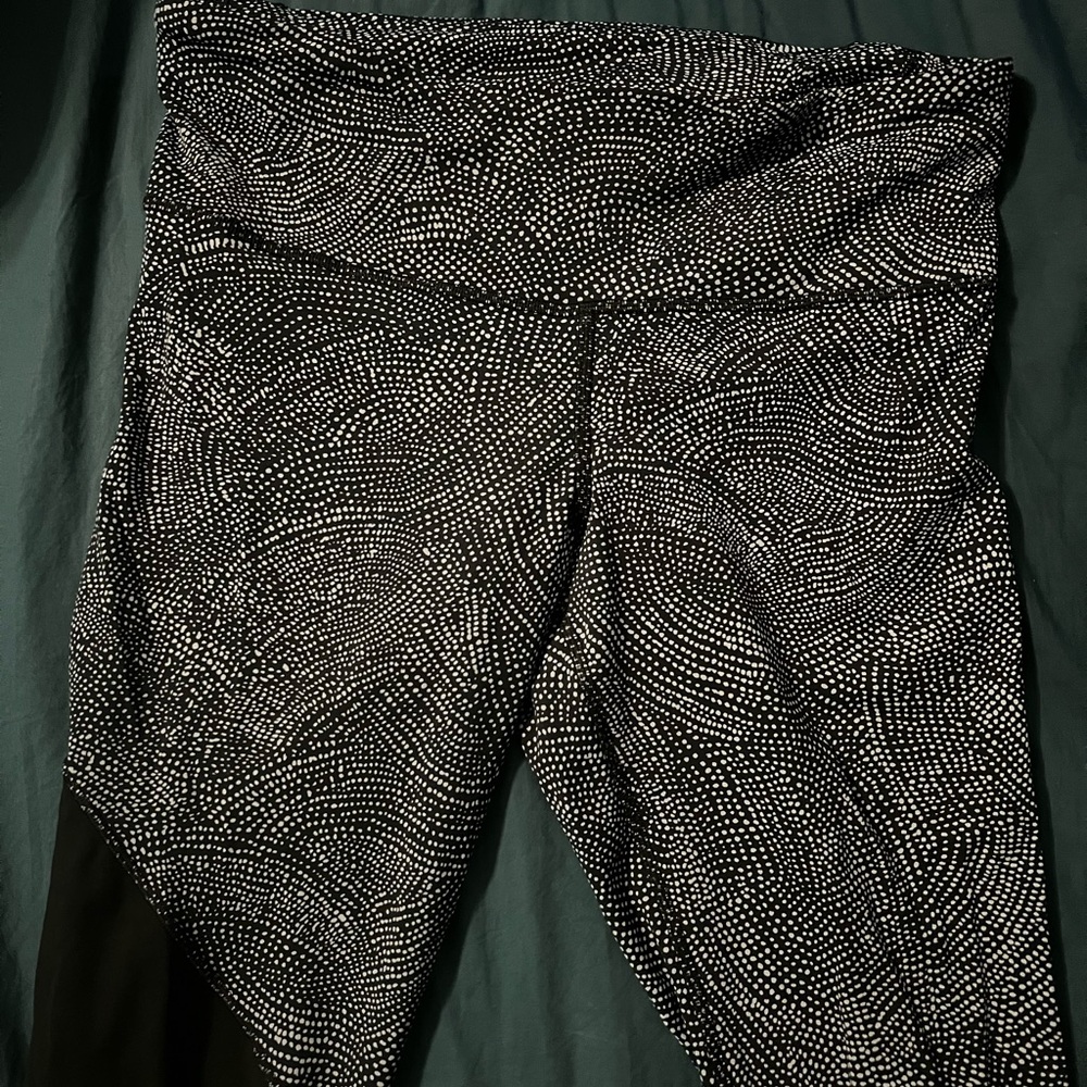 Lululemon Peloton Black and White Patterned Leggings